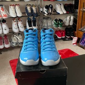 *Nike Air Jordan Retro 11 Pantone*